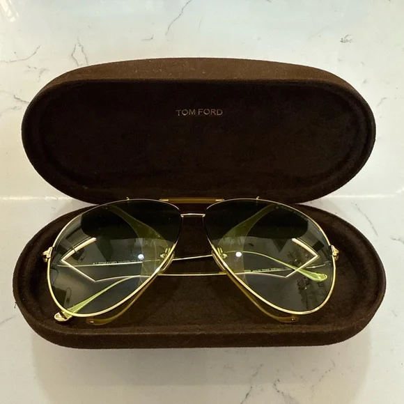 Gold Aviator Sunglasses with Green Lenses - Picture 8 of 8